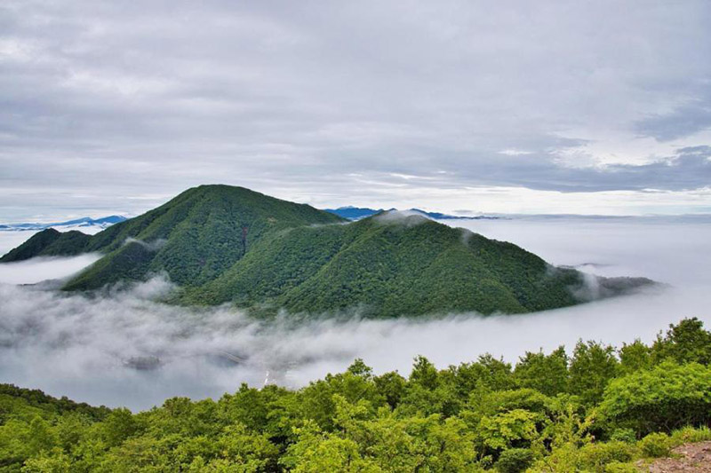 鍋割山
