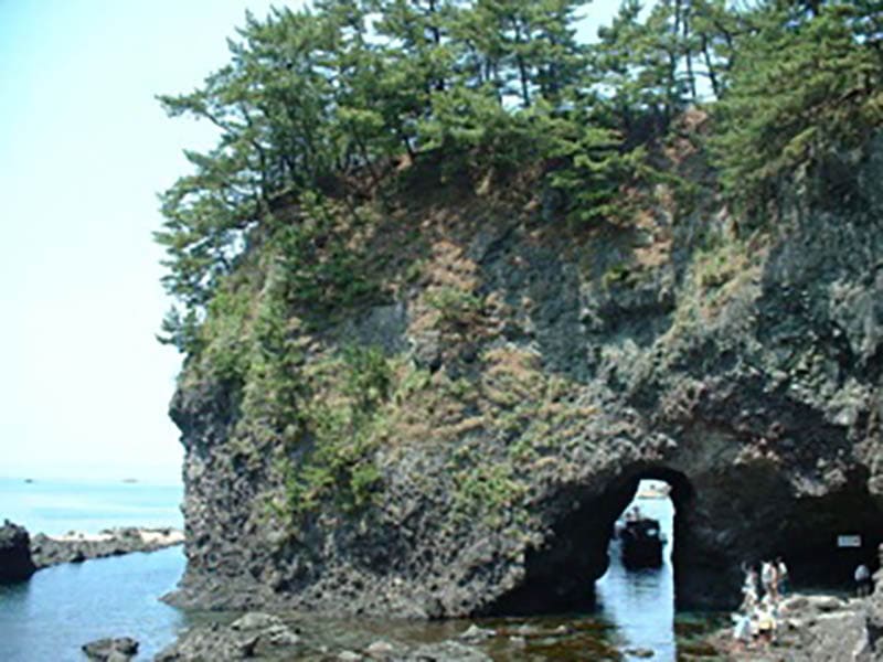 巌門の洞窟