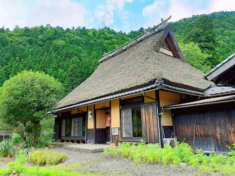 茅葺之宿 またべ