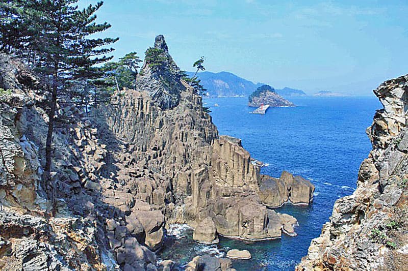 鎧岩・兜岩