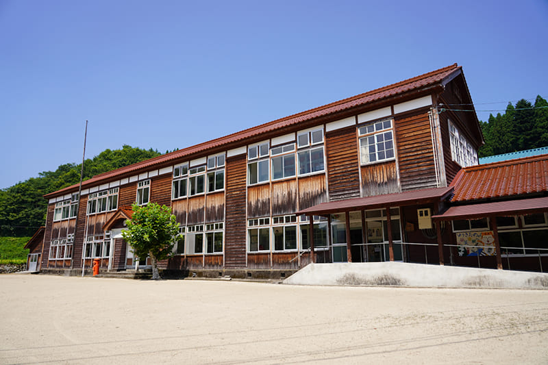 โรงเรียนทานิโชรักโกะ